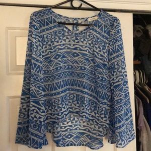Beautiful sheer long sleeve blouse.